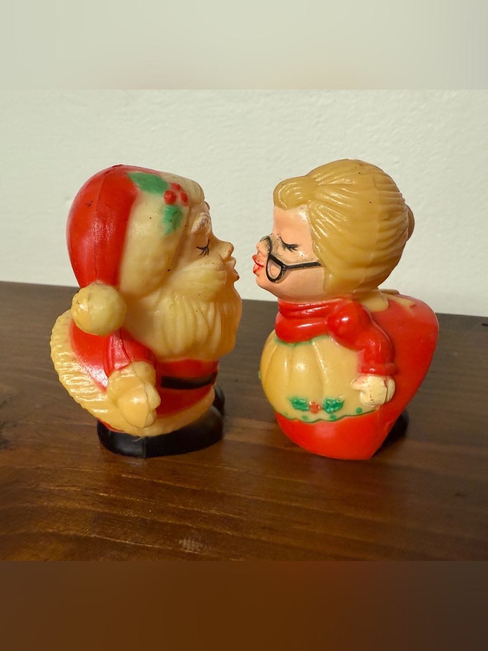 Vintage Risqué Plastic Santa & Mrs Claus Kissing Salt & Pepper Shakers